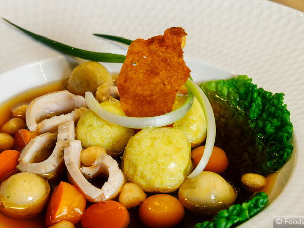 Kraftbrühe mit Butterklößchen