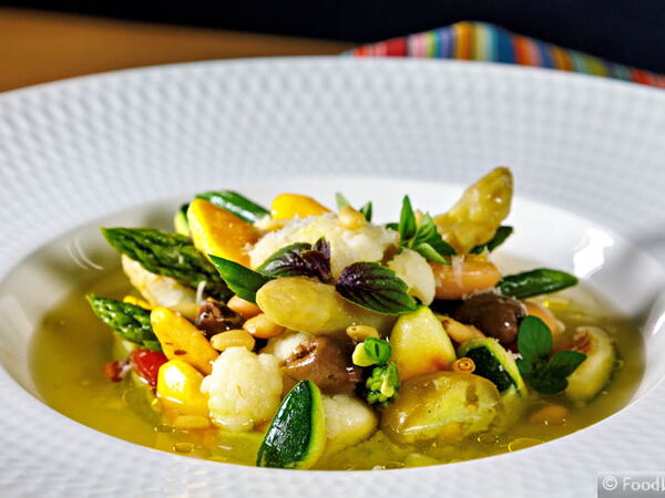 Minestrone mit Tomaten-Infusion