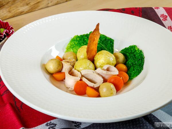 Kraftbrühe mit Butterklößchen