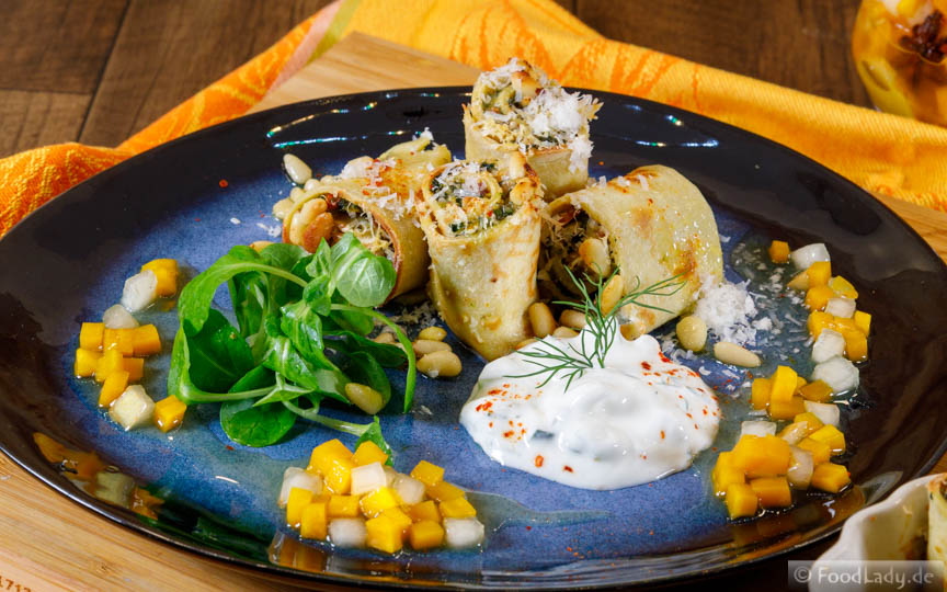 Crespelle mit Grünkohlfüllung und Kürbis-Birnen-Ragout