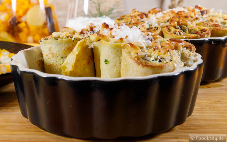 Crespelle mit Grünkohlfüllung und Kürbis-Birnen-Ragout