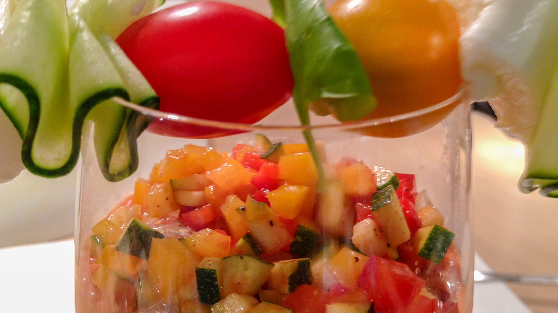 Gazpacho mit Gemüsespieß - FoodLady