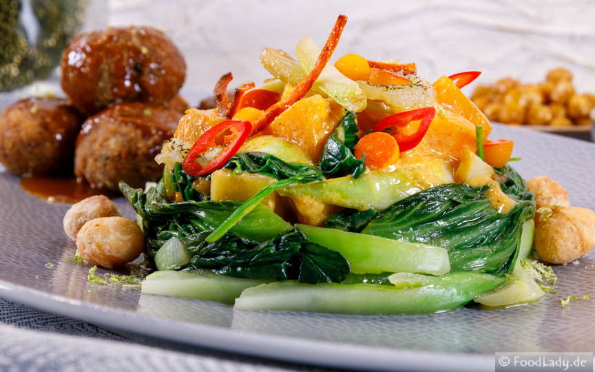 Kürbis-Mango-Korma mit Linsen-Krapfen