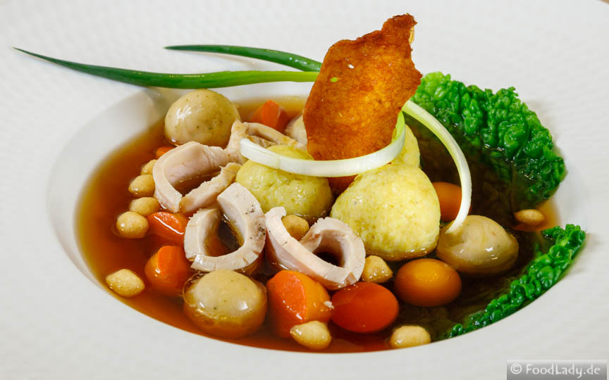 Kraftbrühe mit Butterklößchen