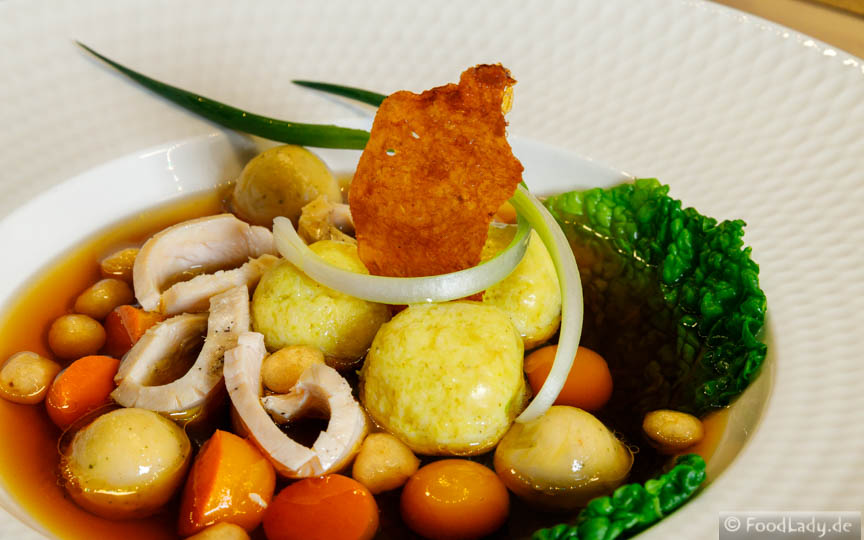 Kraftbrühe mit Butterklößchen