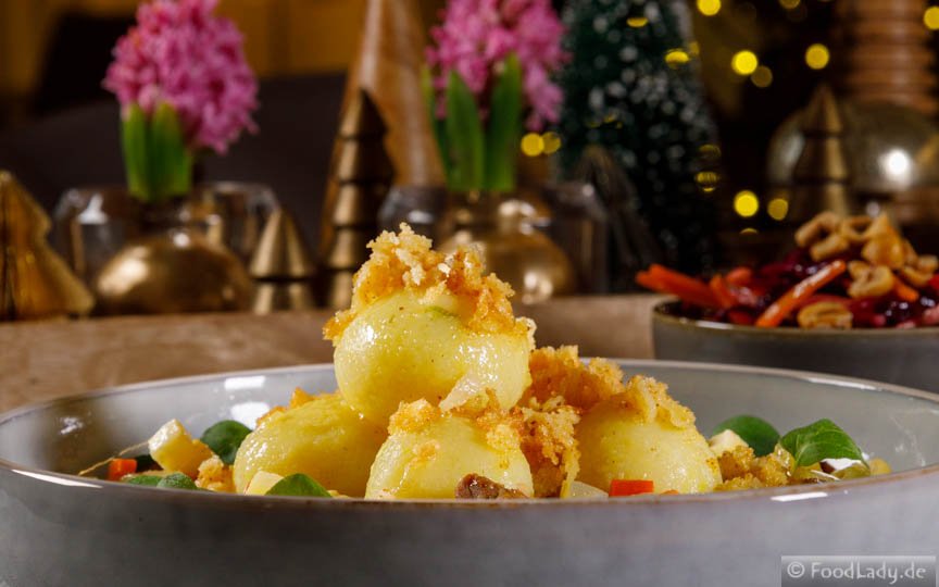 Crespelle mit Grünkohlfüllung und Kürbis-Birnen-Ragout