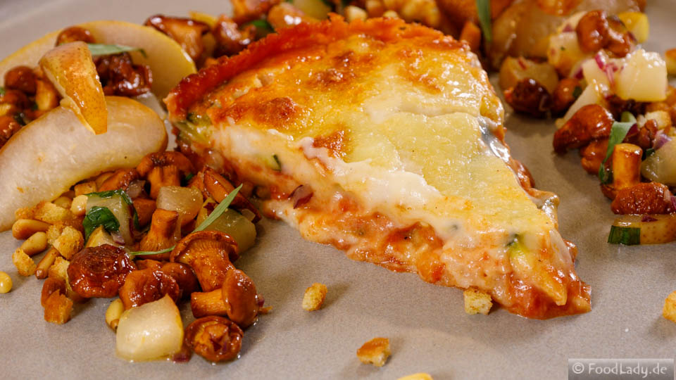 Zucchini-Sellerie Lasagne mit Birne und Pfifferling